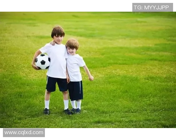 德国足球明星宝贝的魅力与风采揭秘：她们如何在绿茵场外闪耀光芒